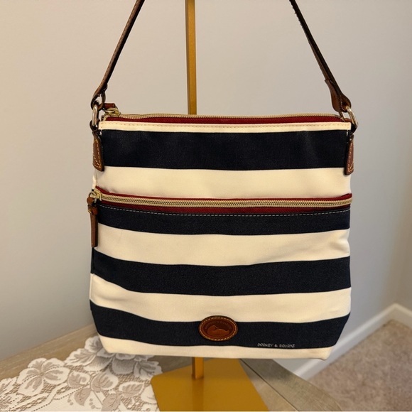 Dooney & Bourke Navy, Red,& Cream Striped Canvas Crossbody Bag EUC 10x101/2 - Picture 2 of 14